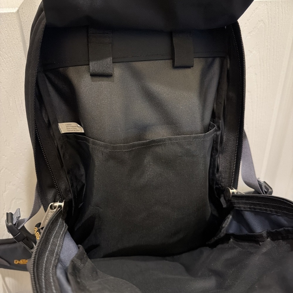 Asolo Backpack Daypack Ventilator Waist Strap Pockets Zip Pockets Storage Hiking - Picture 16 of 16